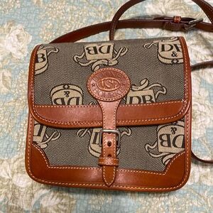 Dooney and Bourke Shoulder bag.